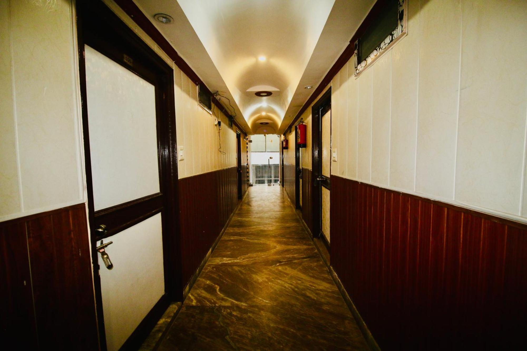 Sattva Cafe And Motel Rishīkesh Exterior foto